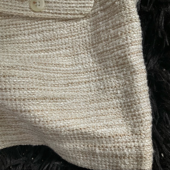 “BANANA REPUBLIC” Off White WITH Gold Thread Tweed Shorts. - Picture 10 of 16